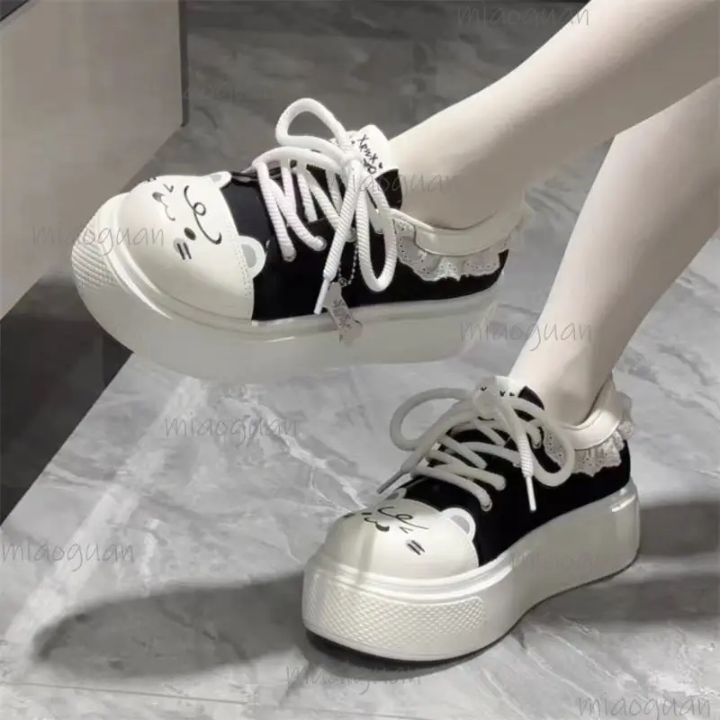 Damen Cartoon Plateau-Sneaker aus Canvas mit Rundzehe und Schnürung, Lässige Schulschuhe, Süße Kawaii Alltags- und Outdoor-Walkingschuhe, Vulkanisierte Schuhe