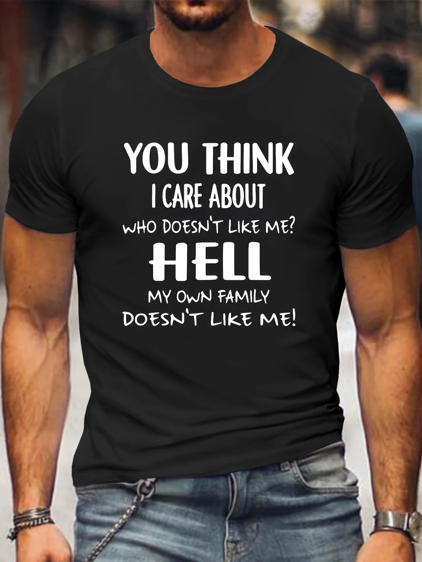 تي شيرت رجالي كاجوال كبير الحجم برقبة دائرية - "أعتقد أنني يهتم من الذي لا يحبني؟ حتى عائلتي الخاصة لا تحبني!"