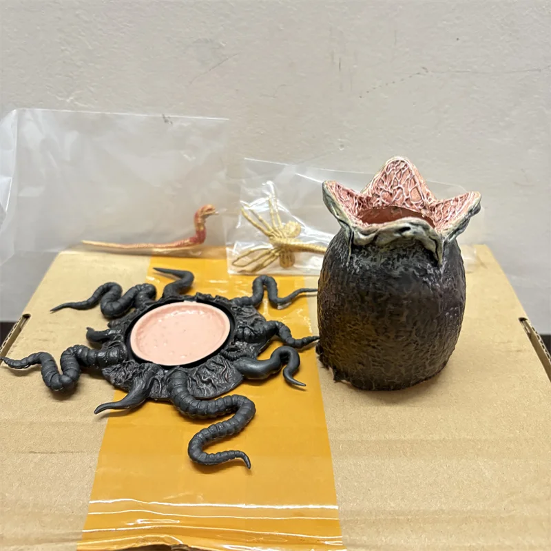 

Alien Egg Facehugger Chestburster Figure Xenomorph Aliens Eggs Face Hugger PVC Collectible Model Doll Decoration Toy Gifts