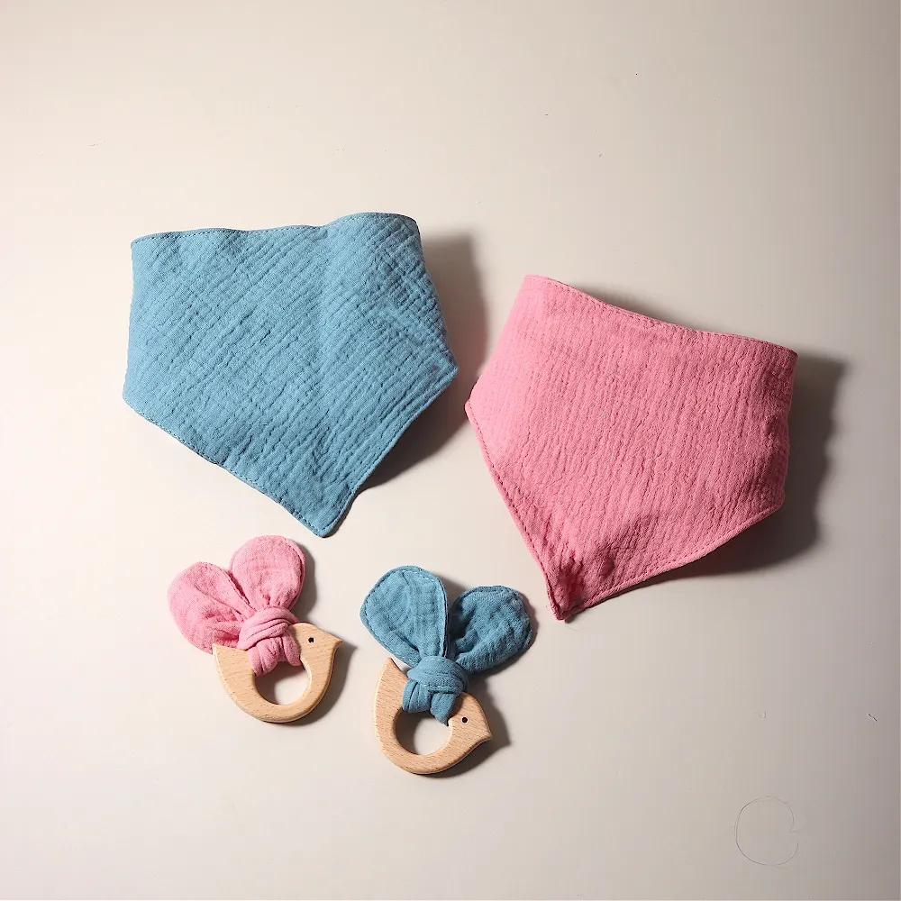 New arrival 100% muslin cotton baby bibs and  wooden bird teether newborn baby teether gift set