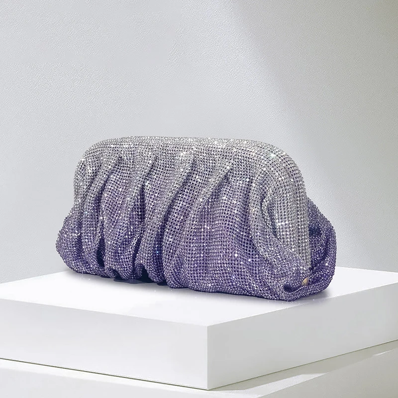 

Ladies' French sequined handbag with gradient heart pattern, a fashionable night handbag trend