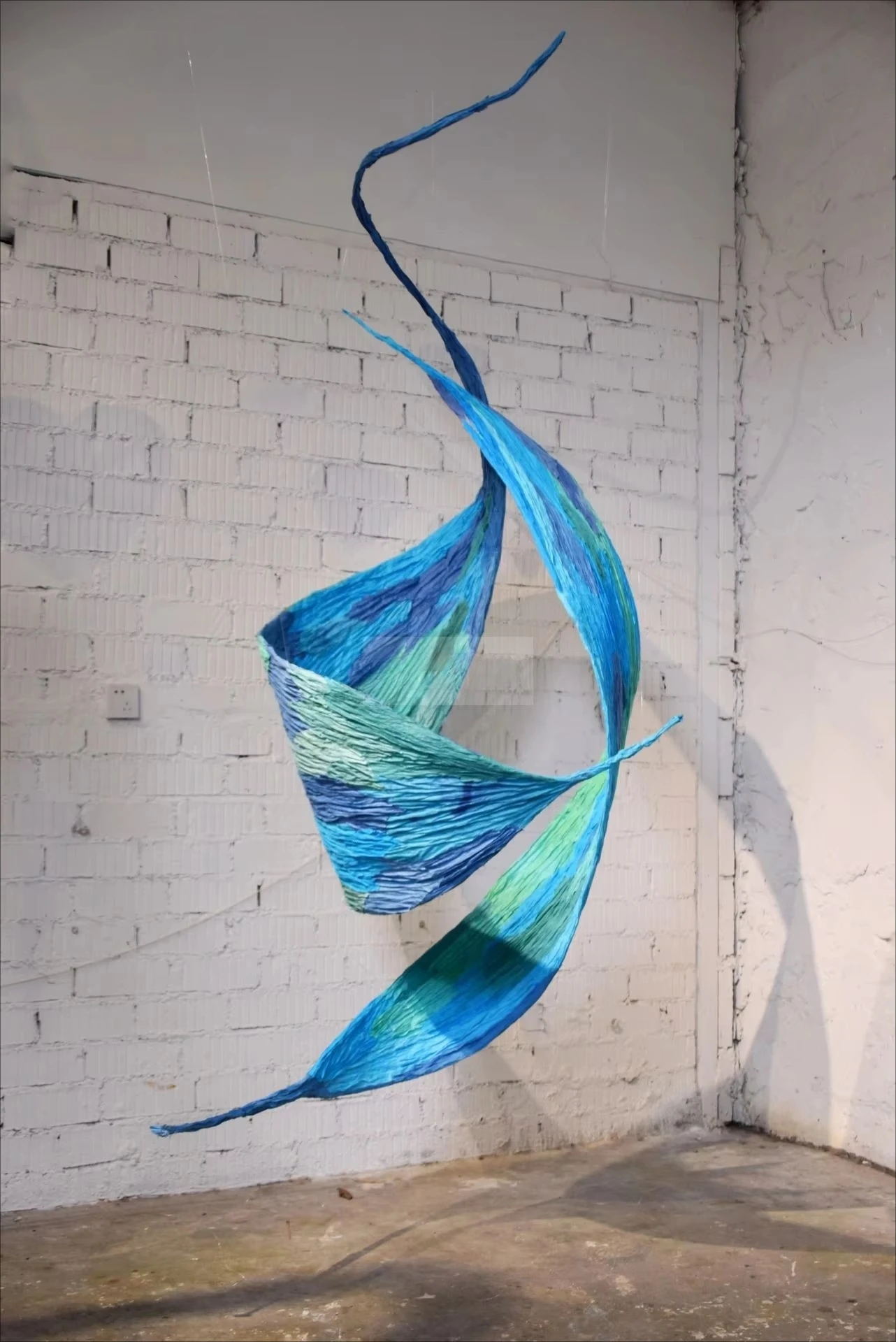 

Современный роскошный вестибюль отеля, вилла, гостиная, украшение стены, абстрактное искусство, скульптура, вечерние фон, световой кулон