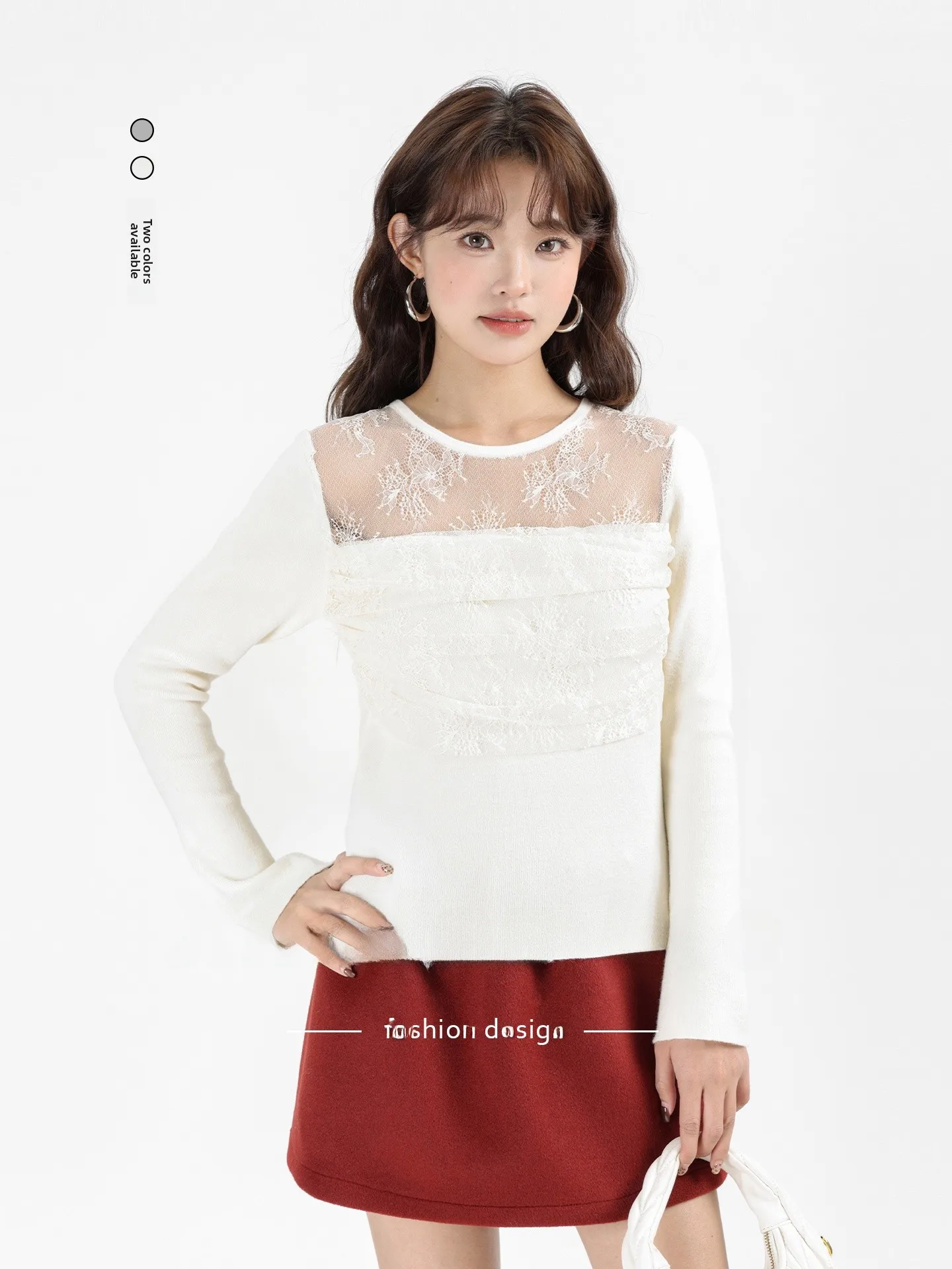 

Новинка! Элегантный облегающий топ с кружевными вставками и вырезами для осени и зимы.