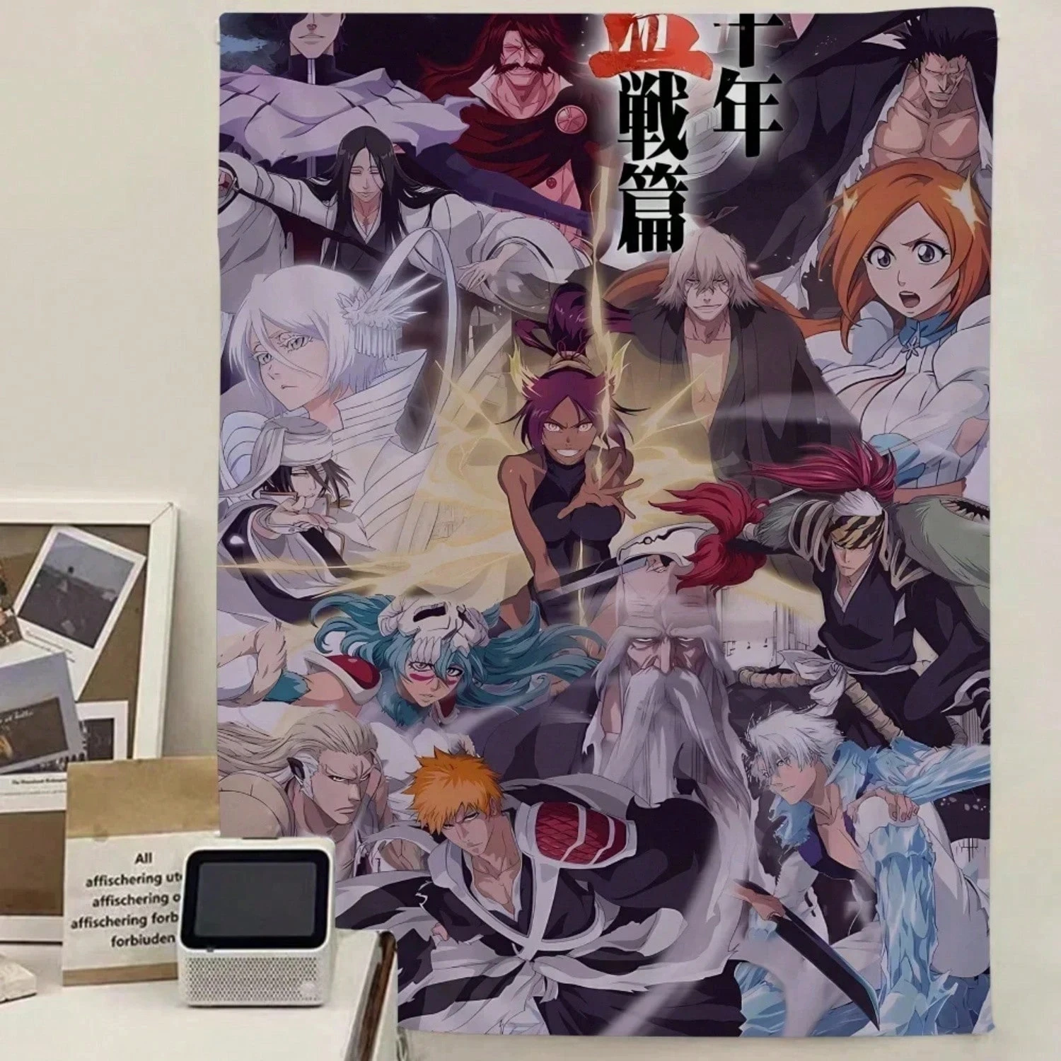 Tapiz de la Guerra de Sangre Milenaria de Bleach: arte de batallas épicas de anime, perfecto para la decoración del dormitorio y para los fanáticos de la icónica serie shonen.
