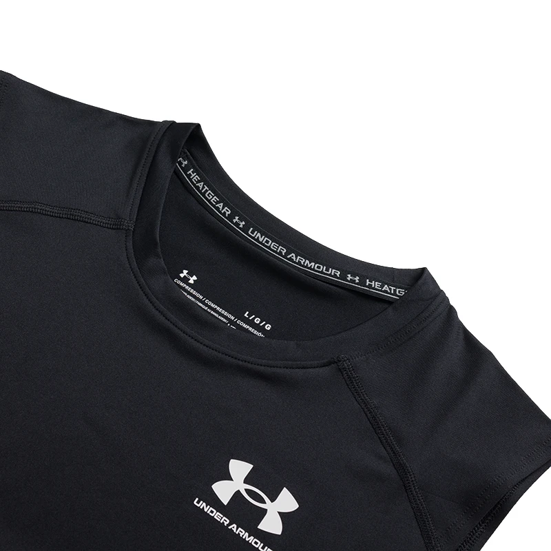 سترة رياضية للرجال من Under Armour للجري واللياقة البدنية وتدريبات كرة السلة بدون أكمام تي شيرت 1361522-001