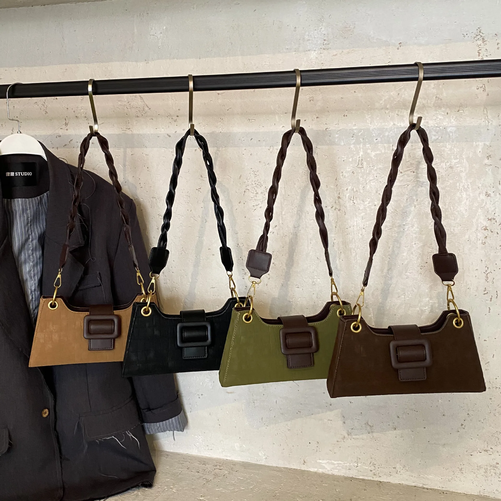 

2025 New Vintage Underarm Crossbody Bag for Women, Genuine Leather Multi-way Shoulder Purse, Retro Chic Large Capacity Tote