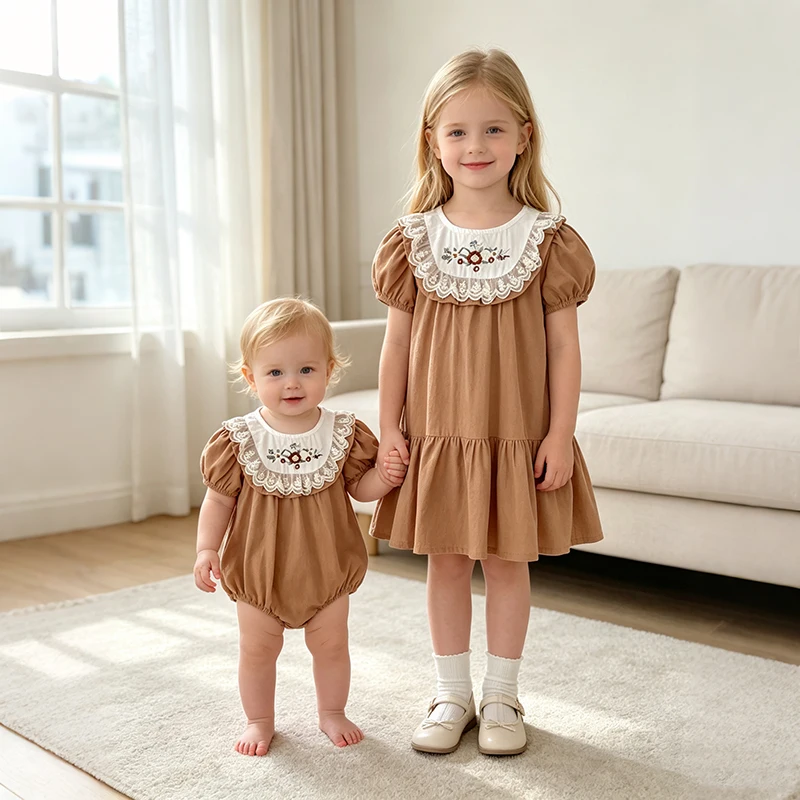 2026 Sommer 0-24M Baby Mädchen Stickerei-Kragen-Body 2-6 Jahre Süßes Party-Kleid mit kurzen Ärmeln Braun Schwesternkleid
