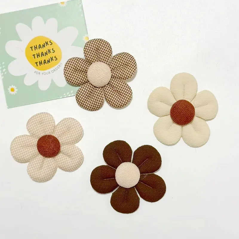 40 Stück 4,5 cm große Stoffblumenapplikationen mit fünf Blütenblättern für DIY-Haarspangen, Kleidung, Schuhe, Hüte, Dekorationen und Aufnäher – Detail 1