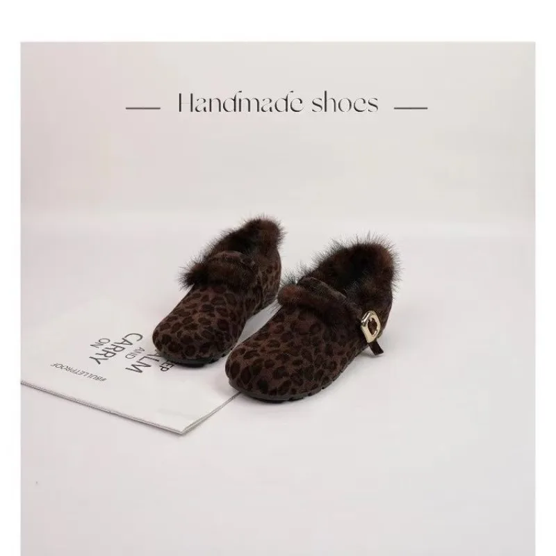 أحذية ريترو مسطحة من فراء الفهد للنساء 2025 شتاء صوف دافئ ماري جين حذاء فردي من القطن