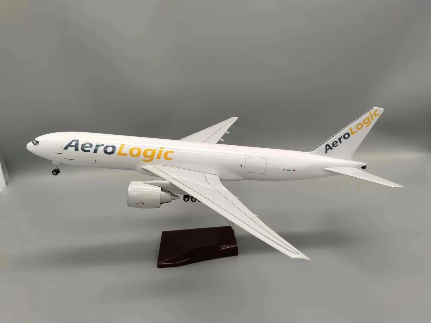 Modello di aereo di grandi dimensioni in scala 1:157 da 47 cm B777-200 Aerei giocattolo da carico aerologico Aereo pressofuso con luci a LED Modello giocattolo educativo