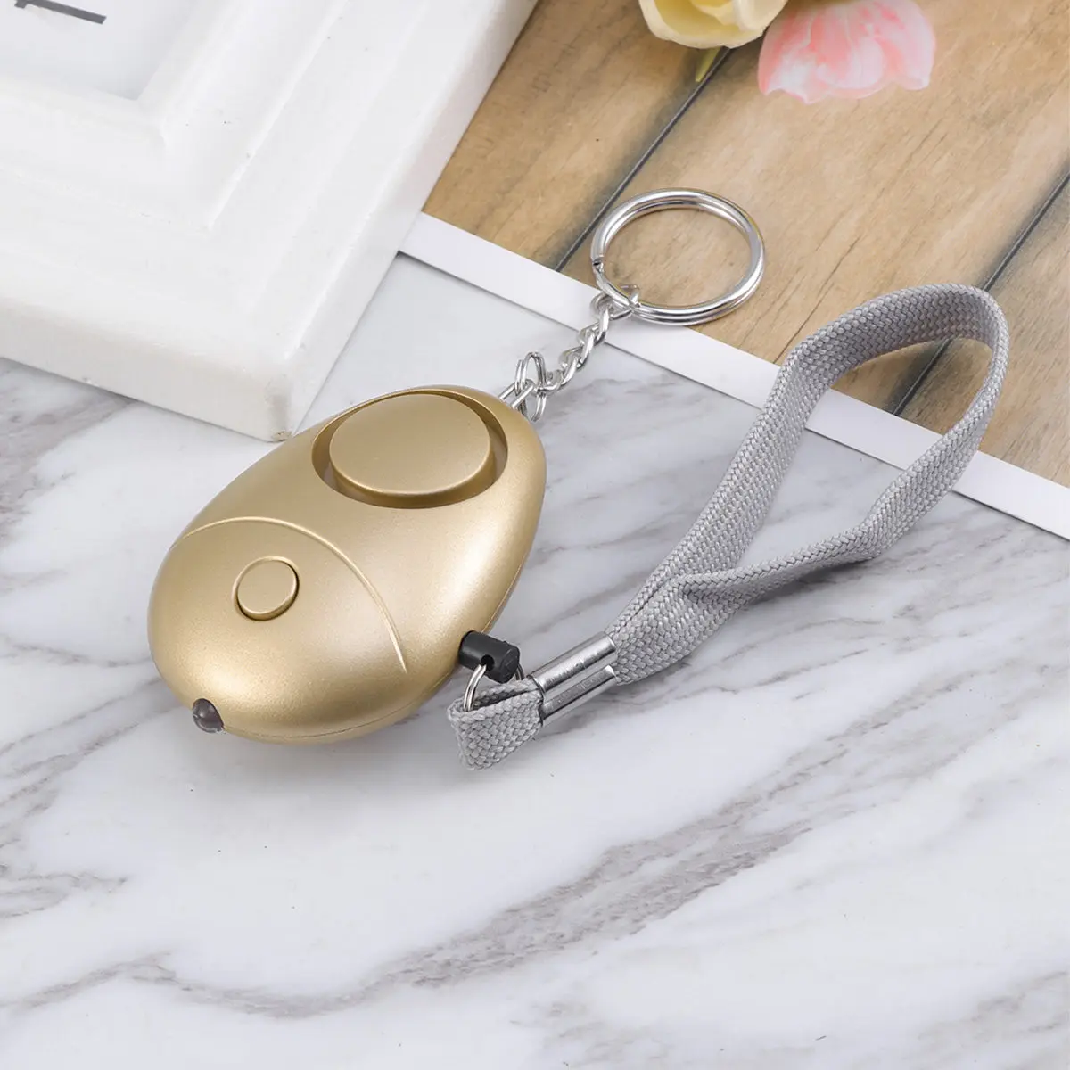 

Portable Mini Personal Alarm 130Db Wolf Proof Alarm Built in Pull Latch Emergency Security Night LED Light Keychain