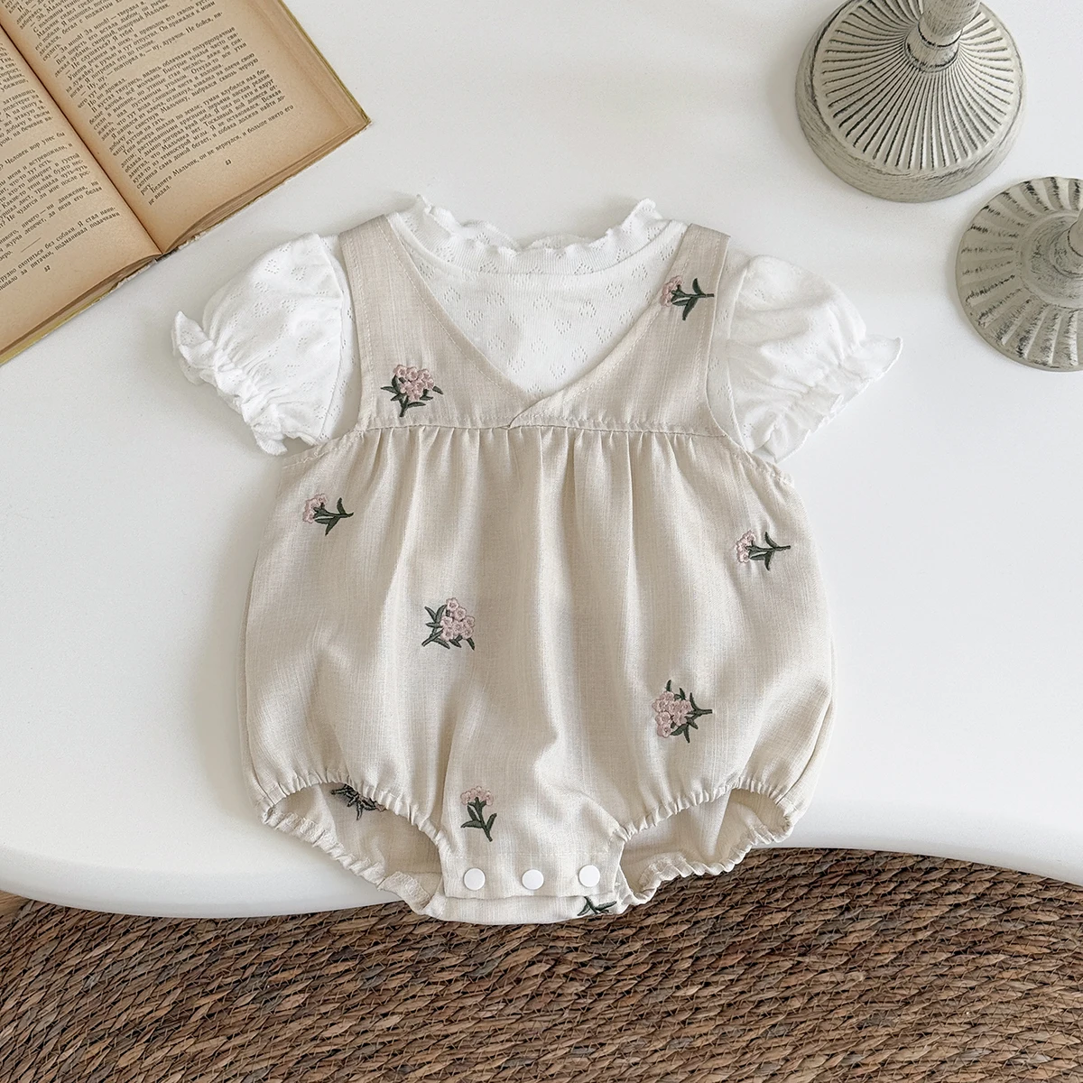 conjunto-casual-de-verao-para-criancas-com-bordado-de-flores-camiseta-de-mangas-curtas-e-shorts-com-alca-elastica-roupas-para-bebes-meninos-e-meninas-2-pecas