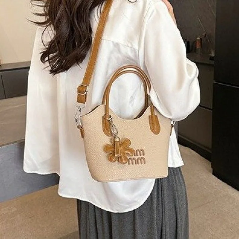 

Stylish Women Hand Bag Boasting Simple Vintage Style And Popular Elegant Look Made Of Top-Quality Leather​