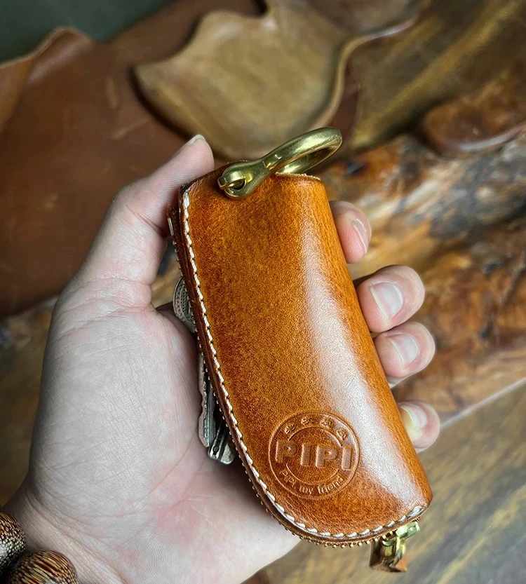 

Retro Leather Keychain Men2025New Car Multi-Functional Top Layer Cowhide Key Case Brown