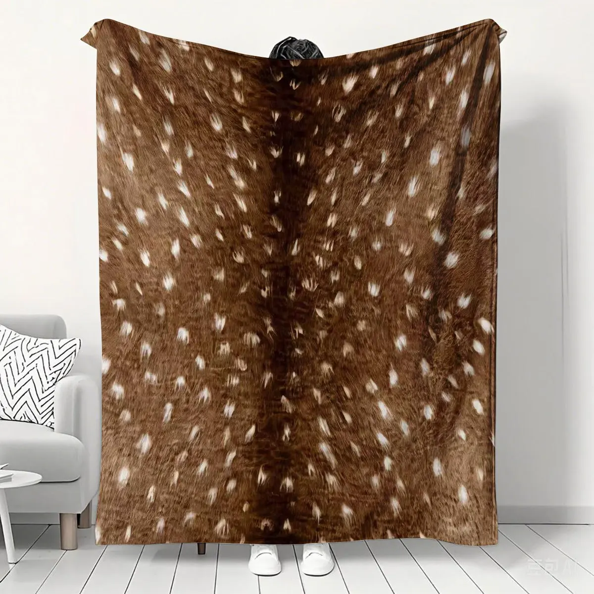 Vintage Fawn Spotted Flannel Blanket, Thickened, Warm, Soft, and Skin-Friendly, for Sofa, Bed, or Nap Cover, Forest-Themed Atmos