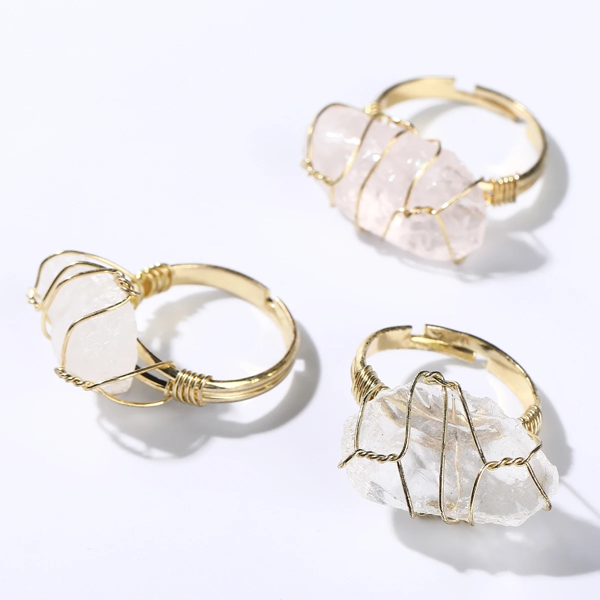 JD حجر الكريستال الخام الطبيعي ملفوفة الأسلاك النحاسية خواتم الرجال النساء البوهيمي الطاقة شفاء الحجر الخام حلقة صديق هدايا الحفلات