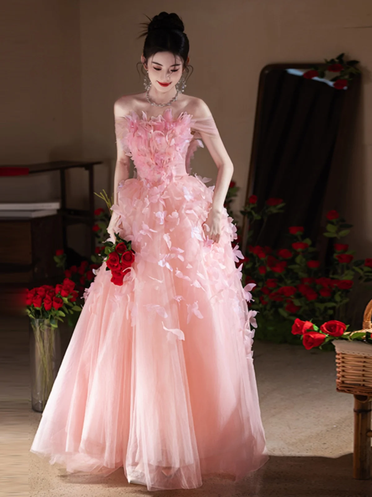 

Розовое вечернее платье без бретелек с цветочным узором, маленькое, для помолвки, дня рождения, для ведущей, в стиле феи, принцессы