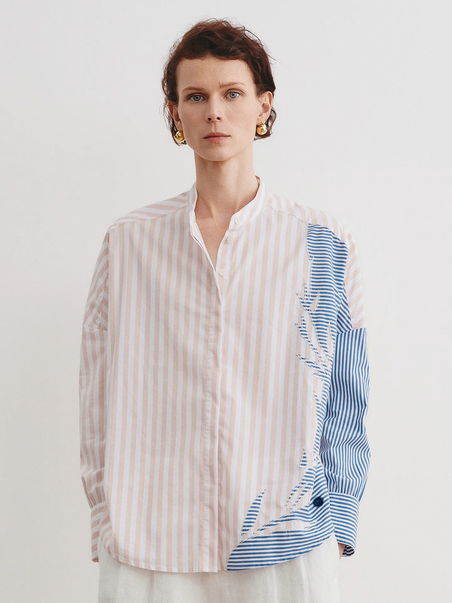 

Женская повседневная блузка из смесового хлопка с узкими и широкими полосками, асимметричным воротником-стойкой, коллекция Eastern Interest "Bamboo Stem Ascend"