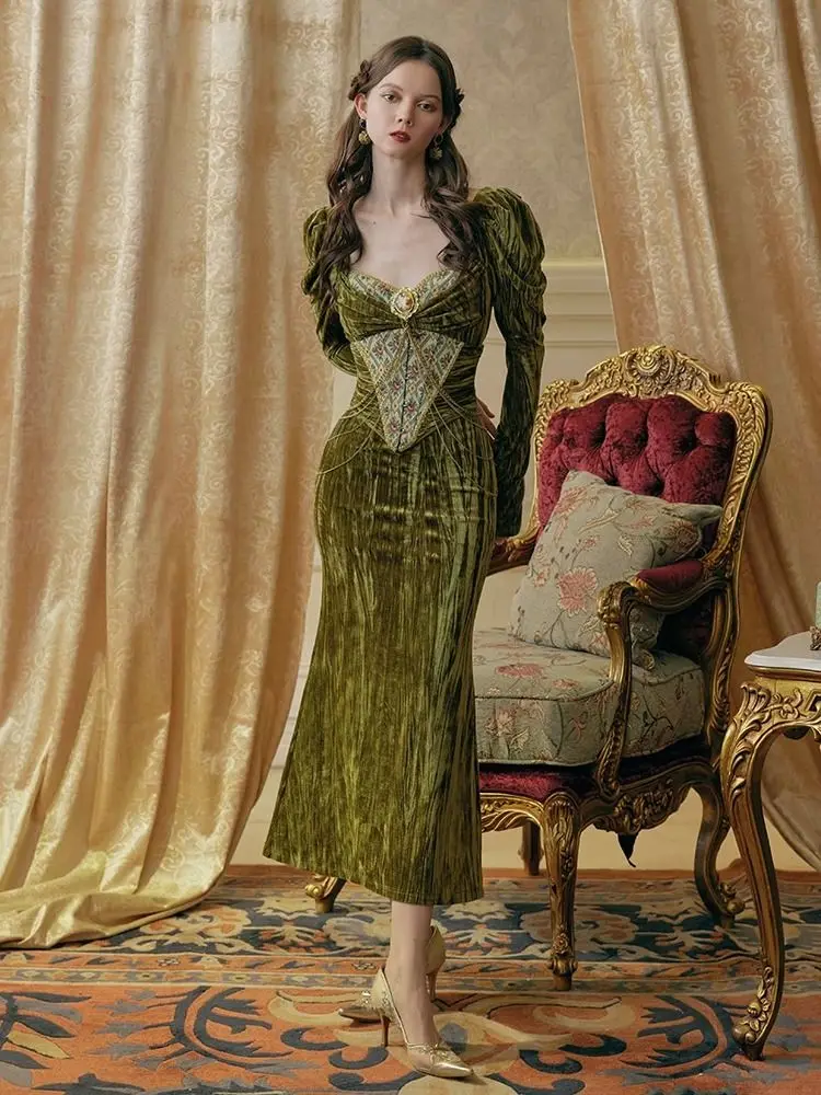 

Medusa's Enchantress: The French Court-Inspired Vintage Green Velvet Dress with Boned Corset for Sophisticated Ladies