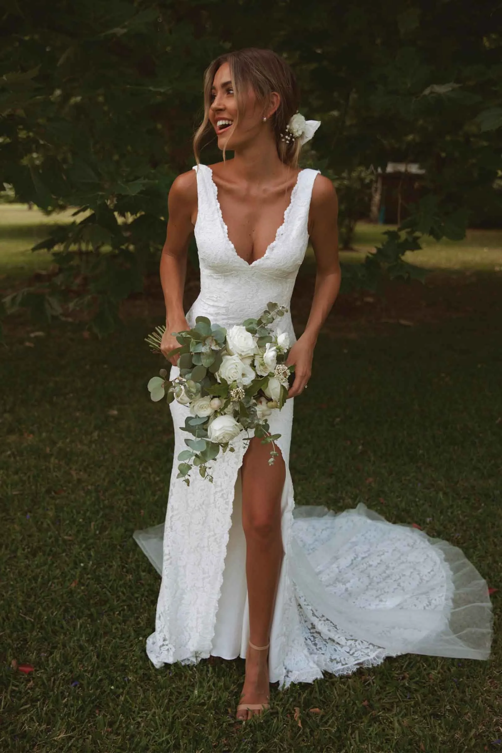 Boho Lace Wedding Dress Sexy Deep V-Neck Mermaid Bridal Gown Front Split Sleeveless Backless Sweep Train Vestido de Noiva 2026