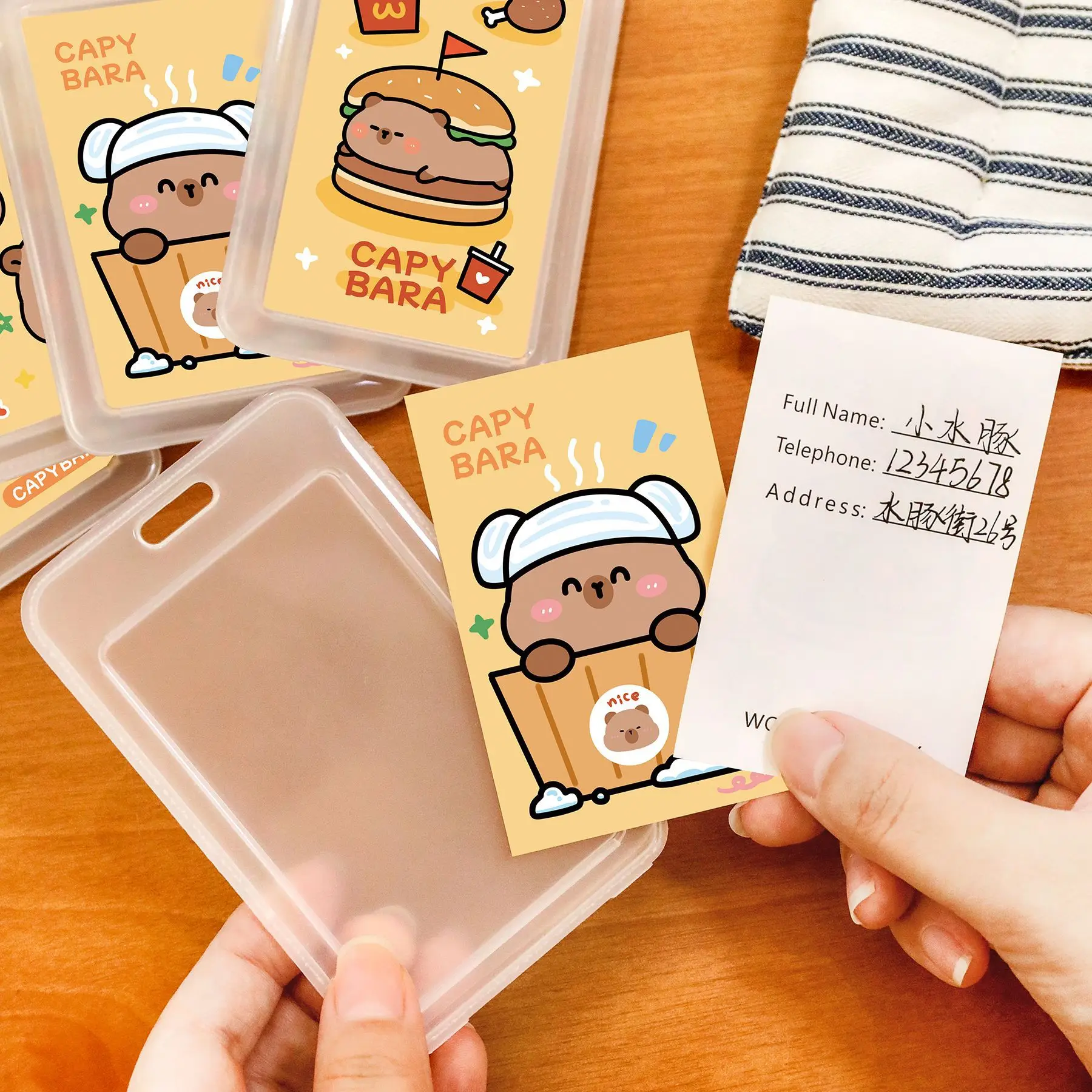 1 pieza de tarjetero Capibala, funda protectora transparente para tarjetas de campus para estudiantes, capibara de dibujos animados con cuerda colgante, portatarjetas