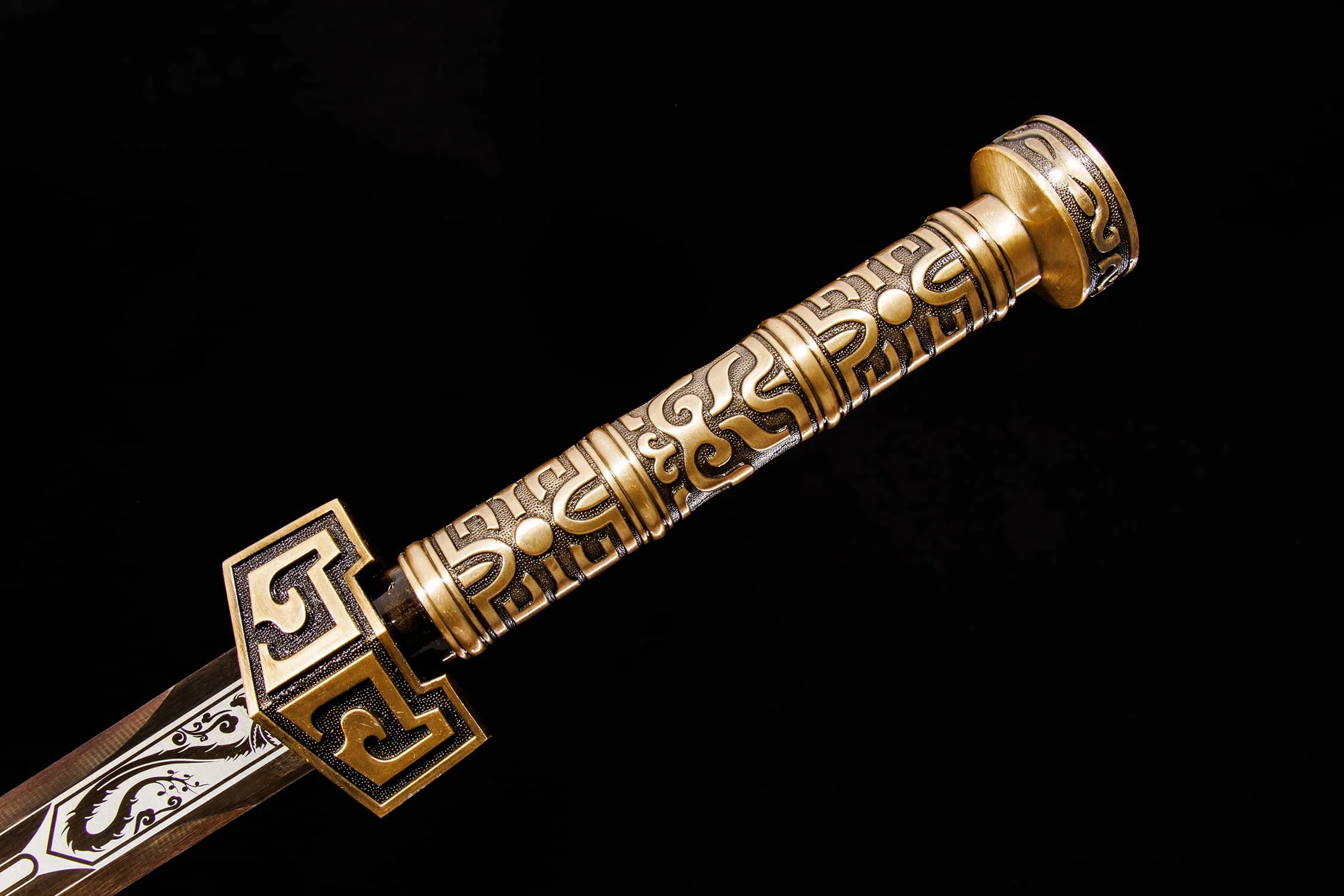 Replicas of medieval weapons from the Viking Sword era, the real steel cosplay weapon for Halloween and the role-playing samurai