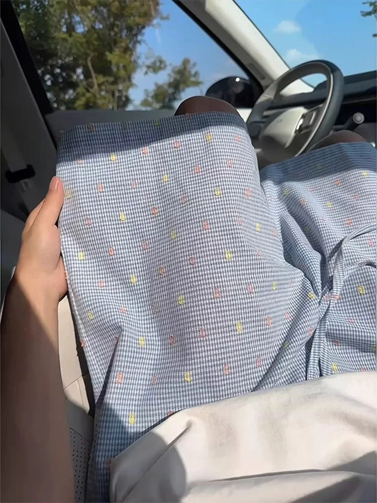 Plones cortos azules de dopna a cuadros, ex, verano, diseño de lunares coloridos, longitud de cinco cuartos, ropa ...