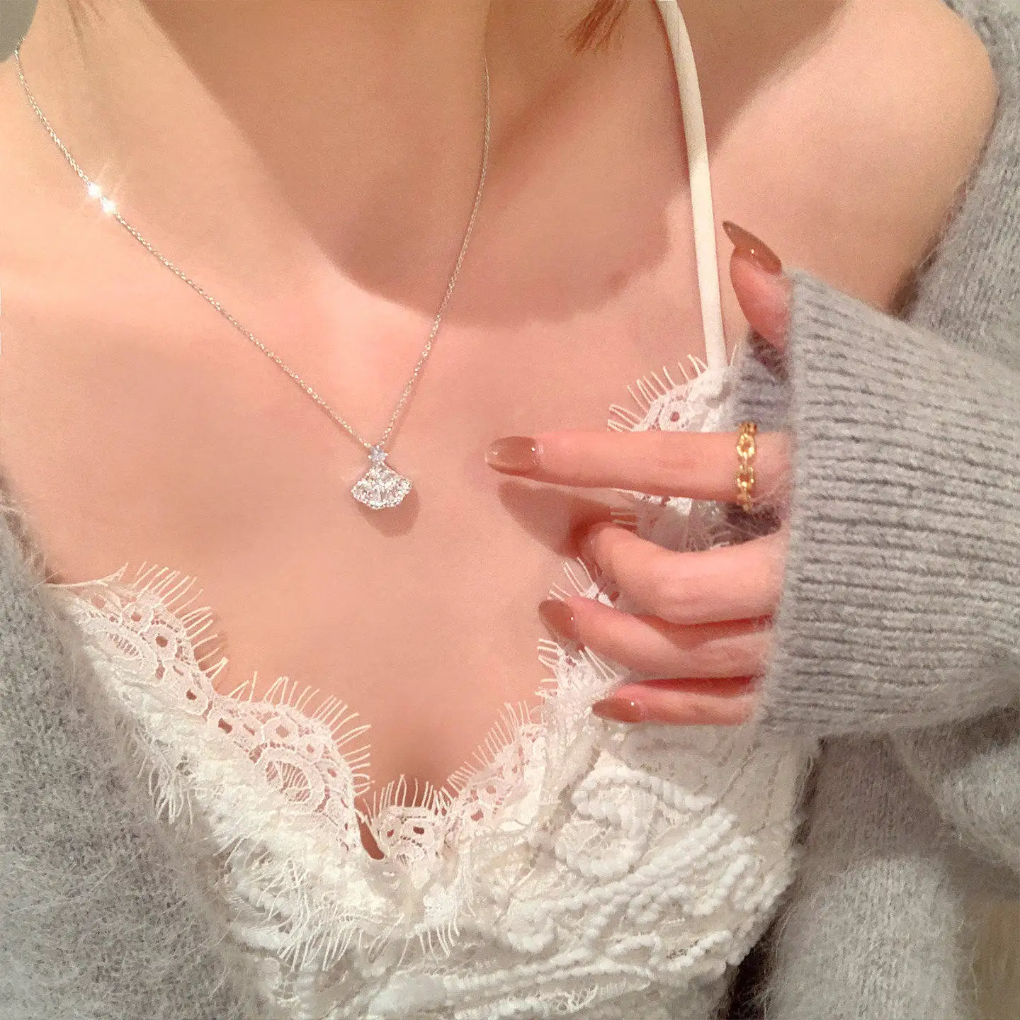 Shiny Rhinestone Princess Skirt Fan Shaped Pendant Necklace for Women Trendy Elegant Sweater Chain Birthday Gift Party Jewelry