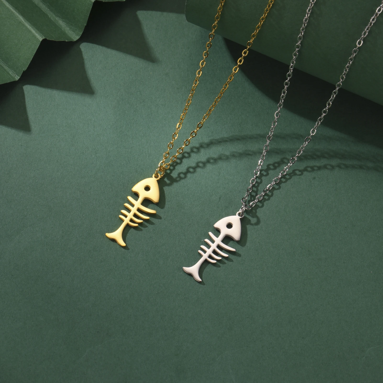 Fish Bone Animal Hollow Pendant Simple Men's and Women's Stainless Steel Necklace Party Jewelry Gift Wholesale 2024 New