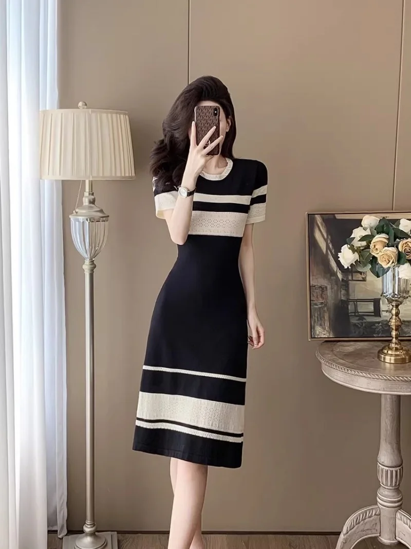 

Новое модное женское элегантное платье из ледяного шелка 2026 года - черное миди-платье в полоску | Летний повседневный стиль | W2386