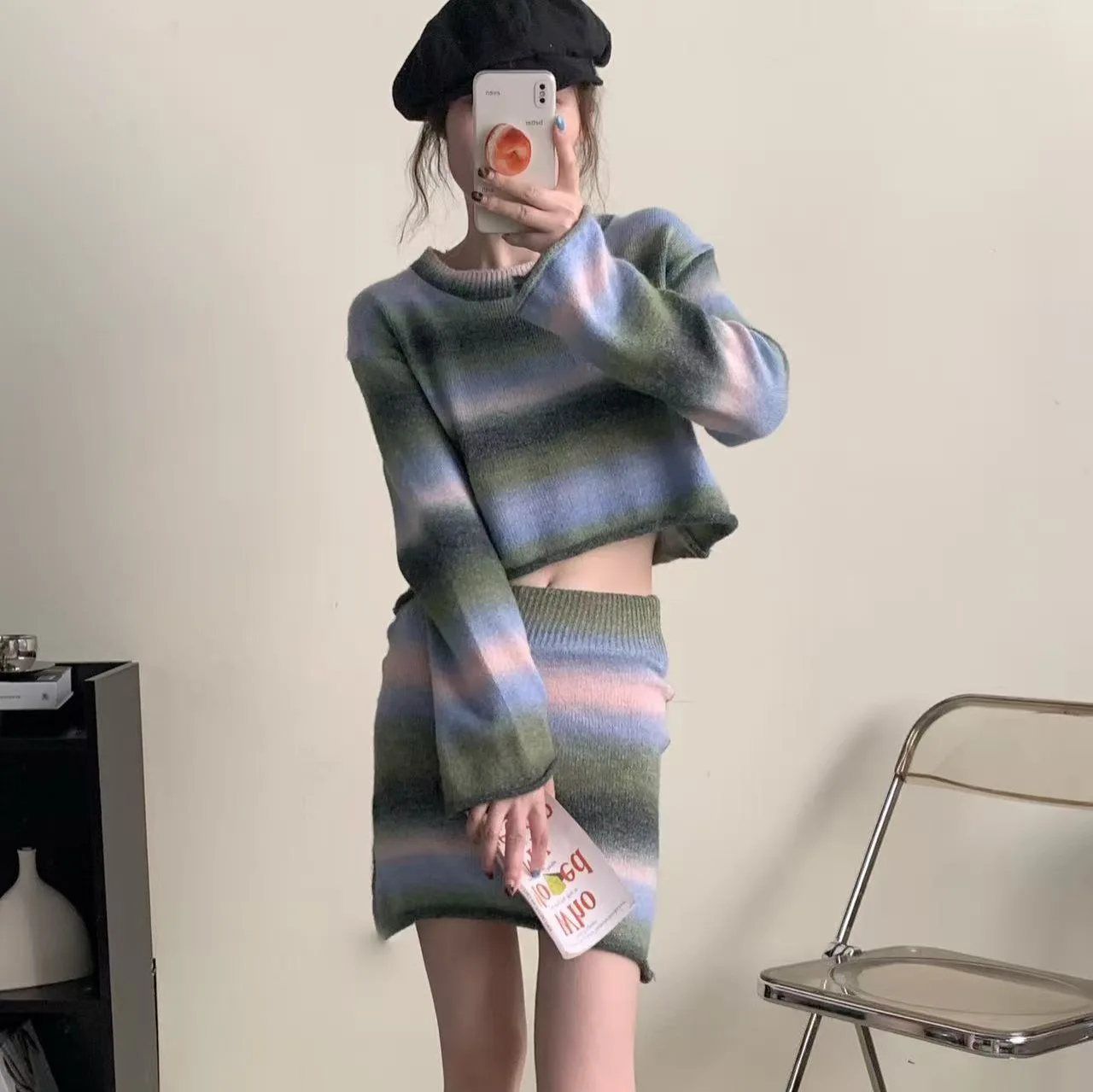 

2025 Autumn New Sweater Women's European and American Elegant Rainbow Gradient Dopamine Knitted Top Short Skirt Two-piece Set