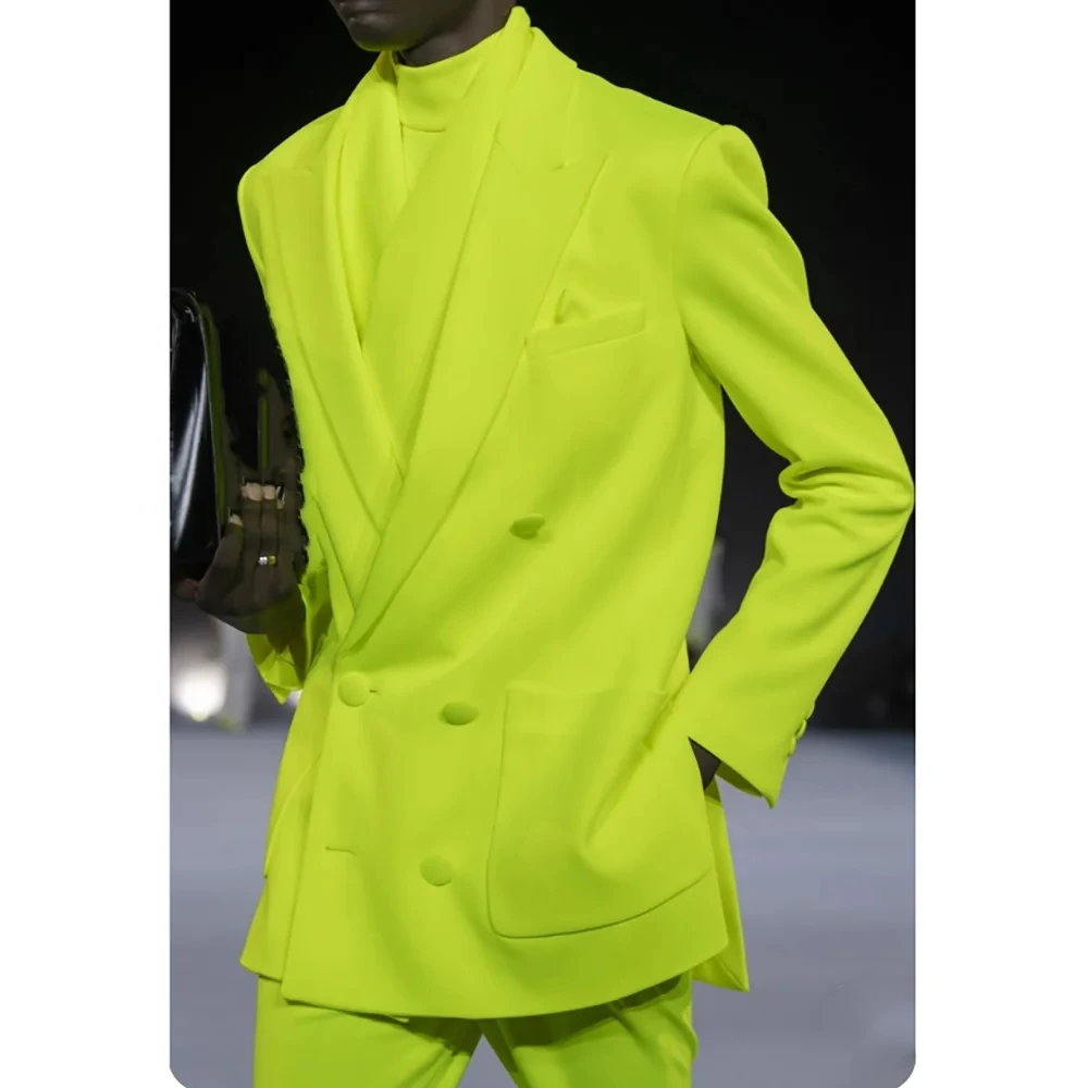 

Bright Green Men Suits 2 Pieces Double Breasted Peaked Lapel Chic Blazer Pants Banquet Business Formal Casual Custom Outfits