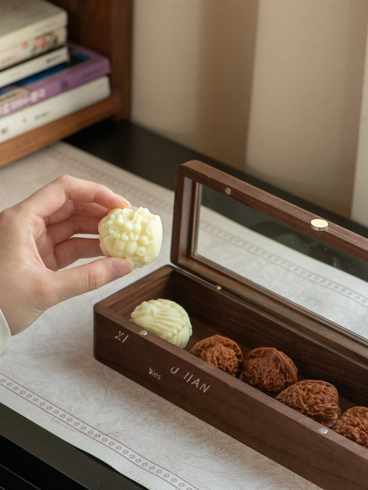 

Bla Walnut Wood Storage Box for Cultural Play Corn Tea Ceremony Accories Multi-Functional Wooden Jewelry Box