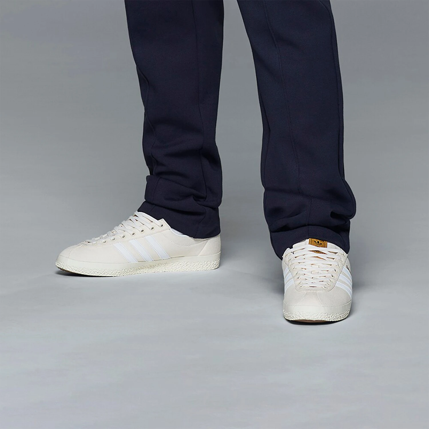 

Оригинальные классические тренировочные кроссовки унисекс Adidas Originals IG8940