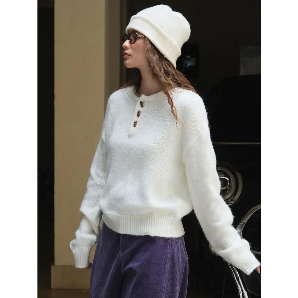 Maglione da donna in lana retrò in stile coreano, morbido e delicato sulla pelle, caldo e soffice top con mezza abbottonatura per l'autunno inverno