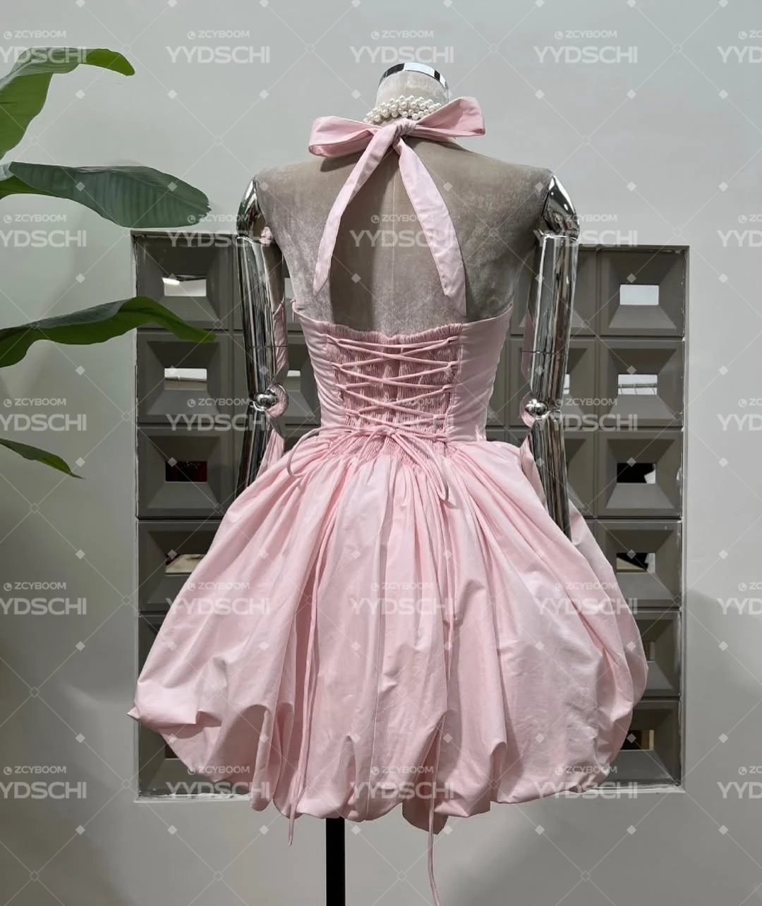 Maßgeschneidertes, pinkes, rückenfreies, zum Binden geeignetes Mini-Cocktailkleid, Neckholder-Korsett, kurzes Ballkleid, ärmelloses Abendkleid für den Sommer – Detail 6
