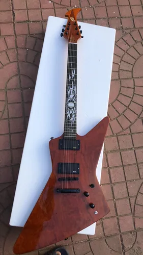 6-saitige E-Gitarre Mahoney Korpus