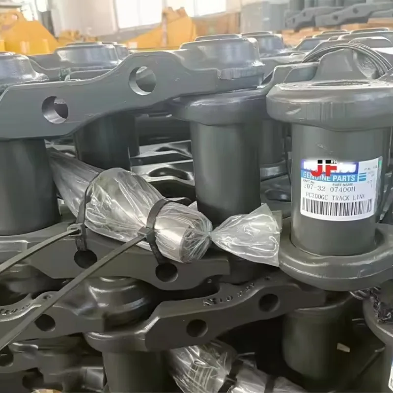 Construction Machinery Parts PC220 PC228US PC230 Excavator Track Chain 20Y-32-00320 Track Link Component