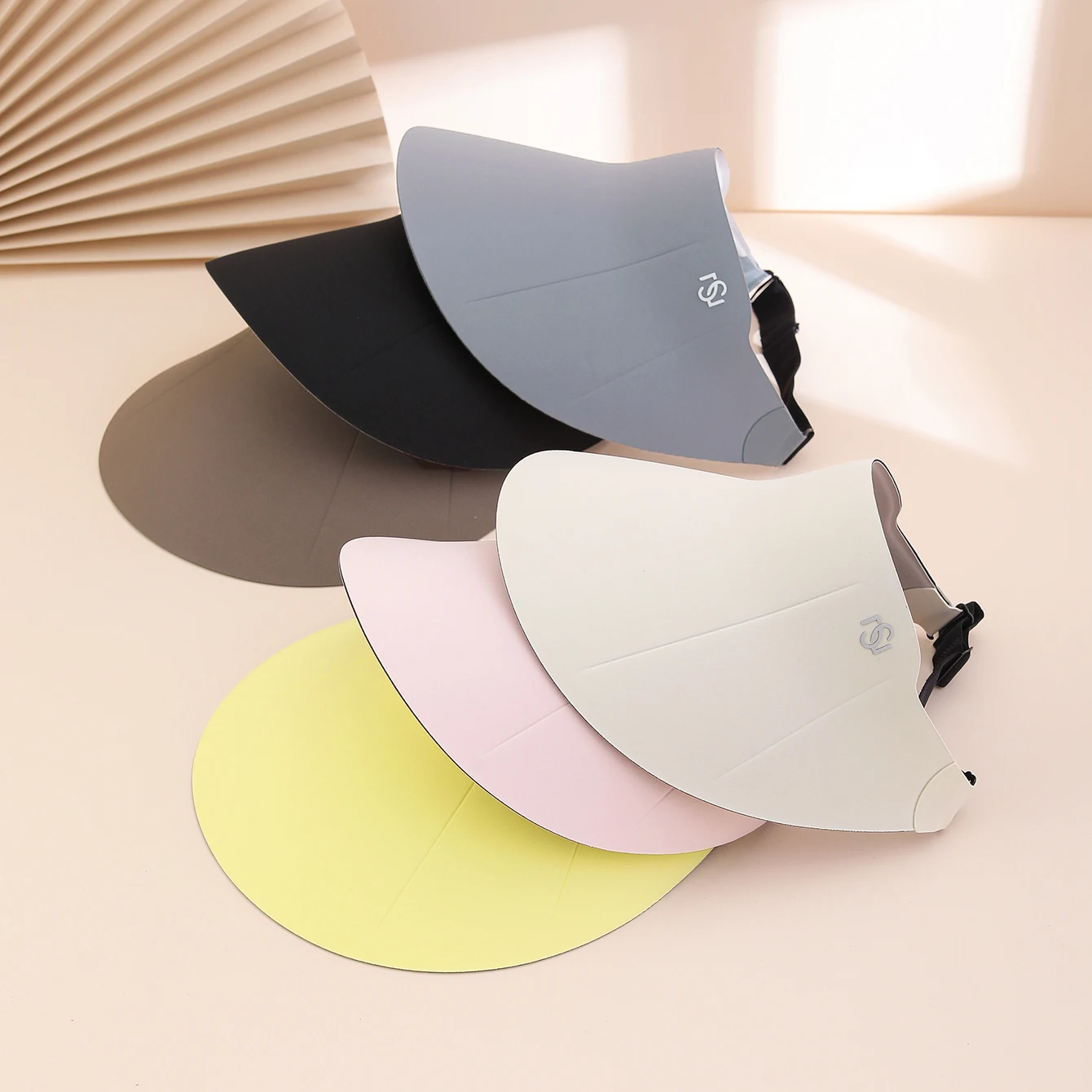 Une casquette pare-soleil sans couture, pliable, élégante et polyvalente pour les loisirs quotidiens, les sports de plein air et le cyclisme.