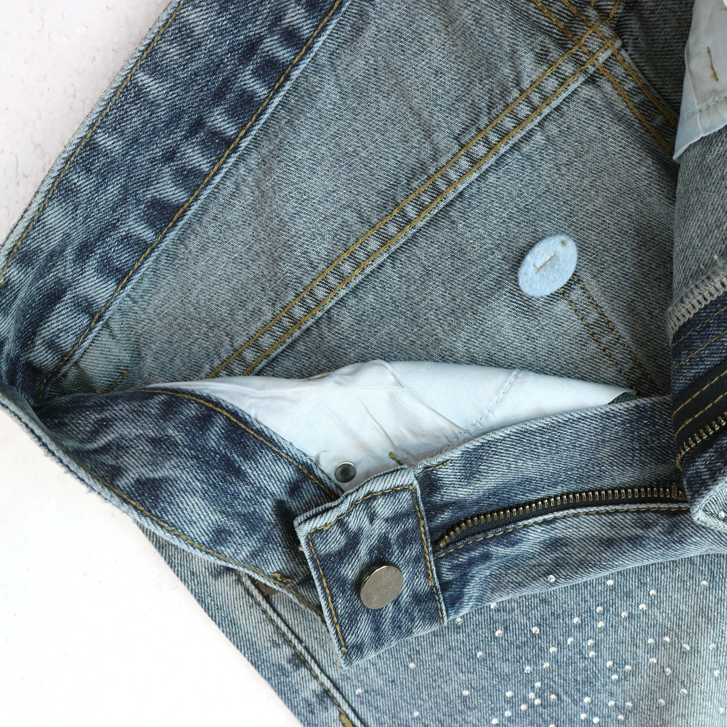 Street Full Shinning Diamond Shorts Black Blue Jeans Shorts Men Women Vintage Baggy Rhinestone Denim Shorts Oversized view 6