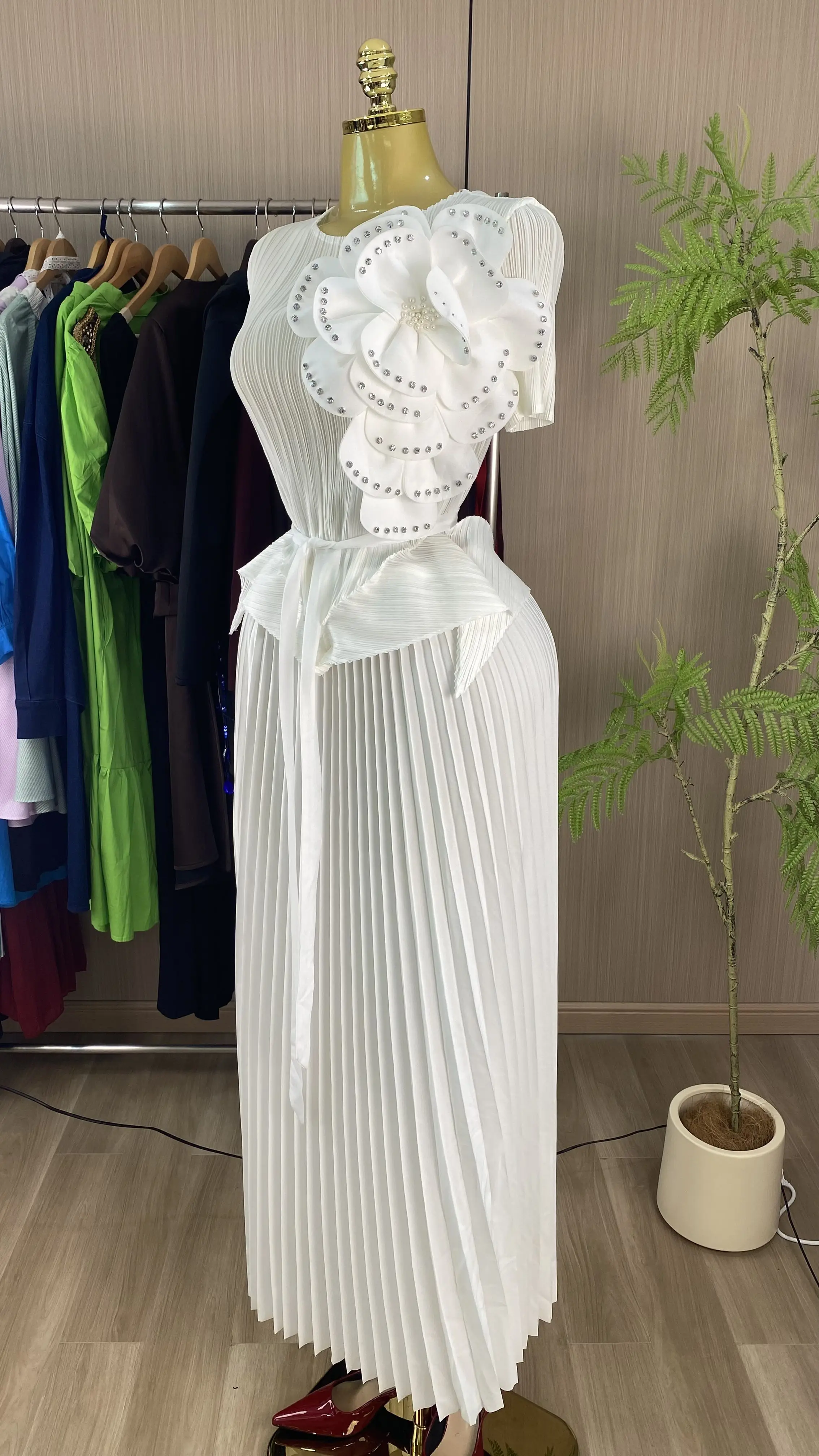 Elegant and stylish V-neck long-sleeved pleated plus-size solid color casual dress for women.-GZXX827