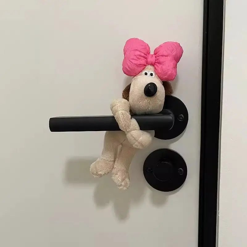 

Cute boss dog door handle pendant plush doll bedroom room cute living room decoration anti-collision protective doll