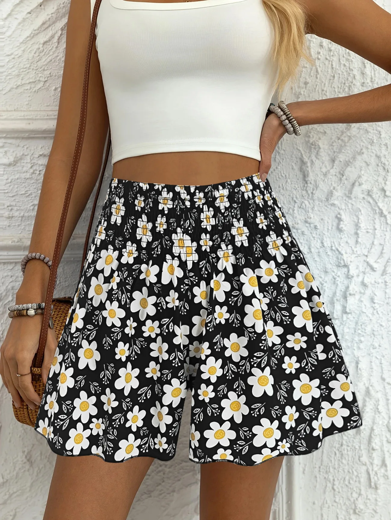 Floral printed skirts and pants for women in summer fashion and comfortable outdoor wear beach shorts pants