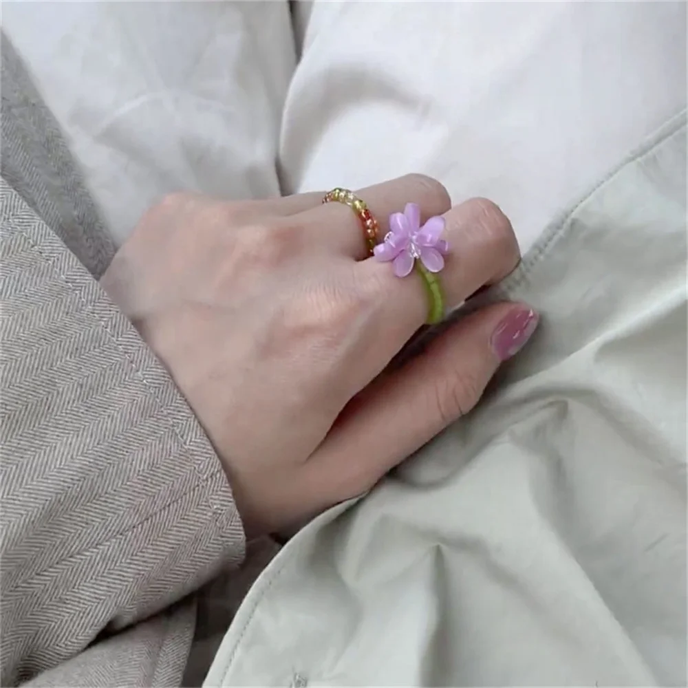 Fresh Simple Acrylic Wind Chime Flower Elastic Ring Hand Woven Glass Bead Stretchable Women's Ring Jewelry Gift