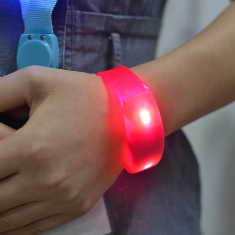 7-Farben-Sound-Steuerung, blinkendes LED-Armband, leuchtender Armreif, Armband, Musik aktiviertes Nachtlicht, Club-Aktivität, Party, Bar, Disco