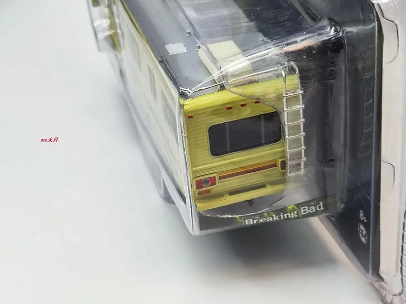 Diecast 1:64 Scale 1986 Fleetwood Bounder RV Yellow Bus Wagon