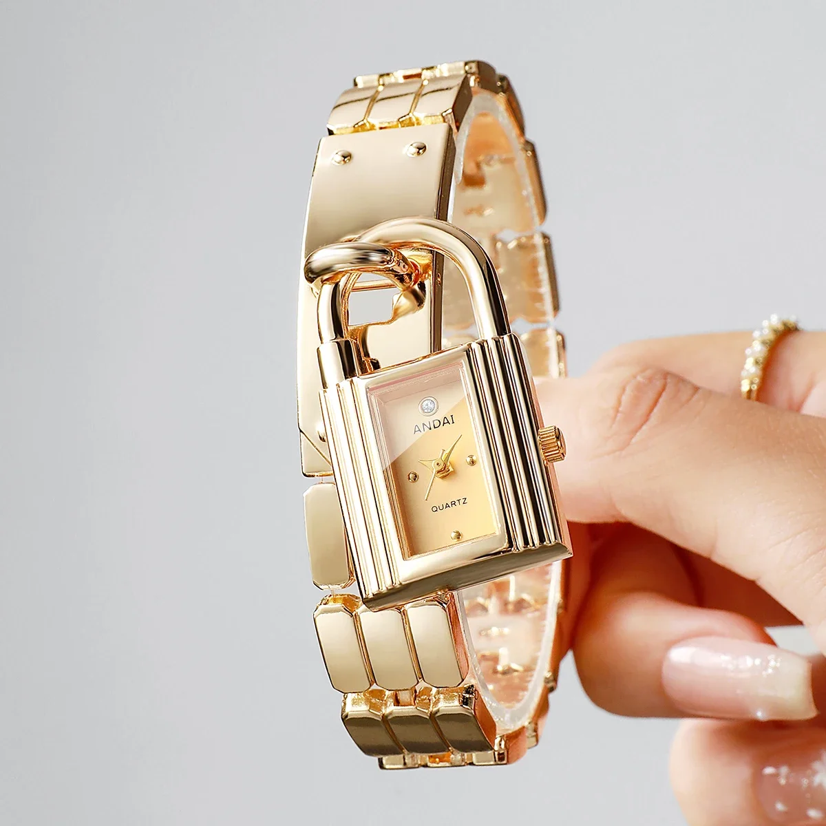 Modische Damenuhr mit Schlossanhänger, Quarzwerk, goldenes Armband, Damen-Armbanduhr, Relogio Feminino (ohne Box) – Detail 16