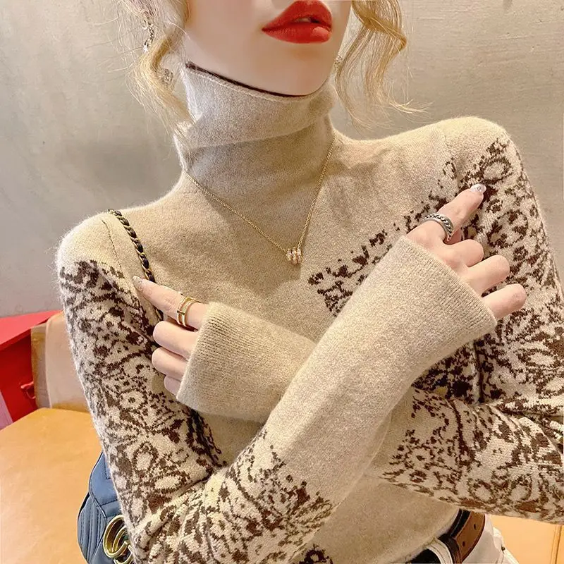 Sweater leher tinggi wanita, Sweater dasar musim gugur dan musim dingin modis gaya baru motif macan tutul sambungan ramping pas Sweater rajut dalam