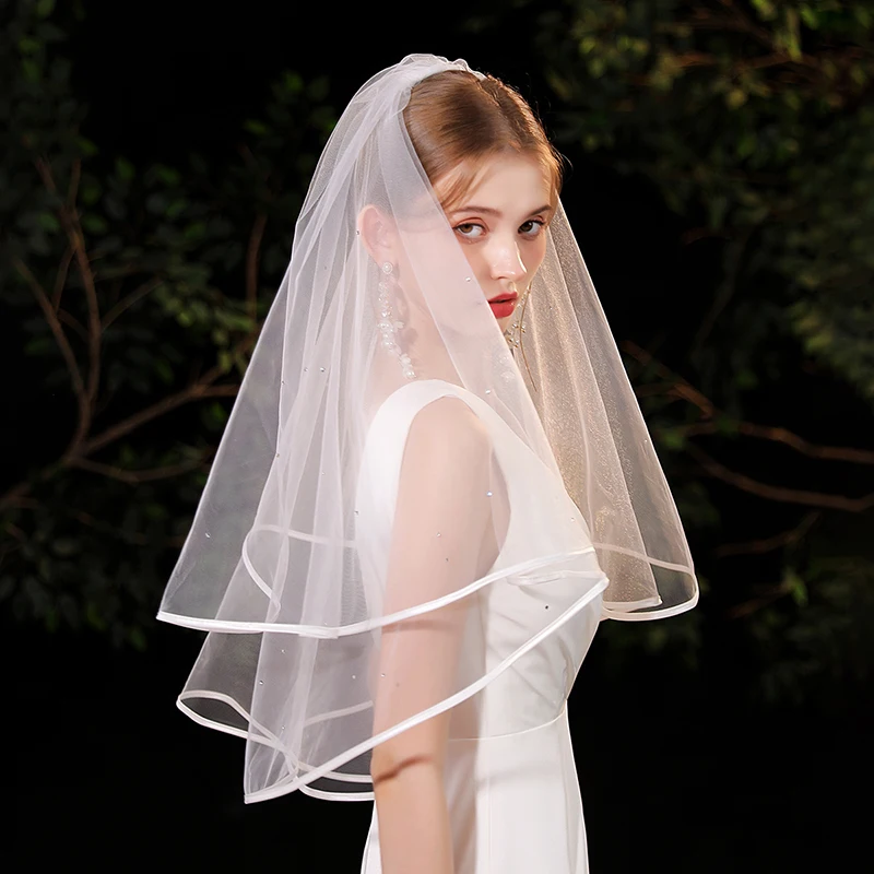 A white and elegant bridal veil suitable for women's weddings, with a waist length and edging veil