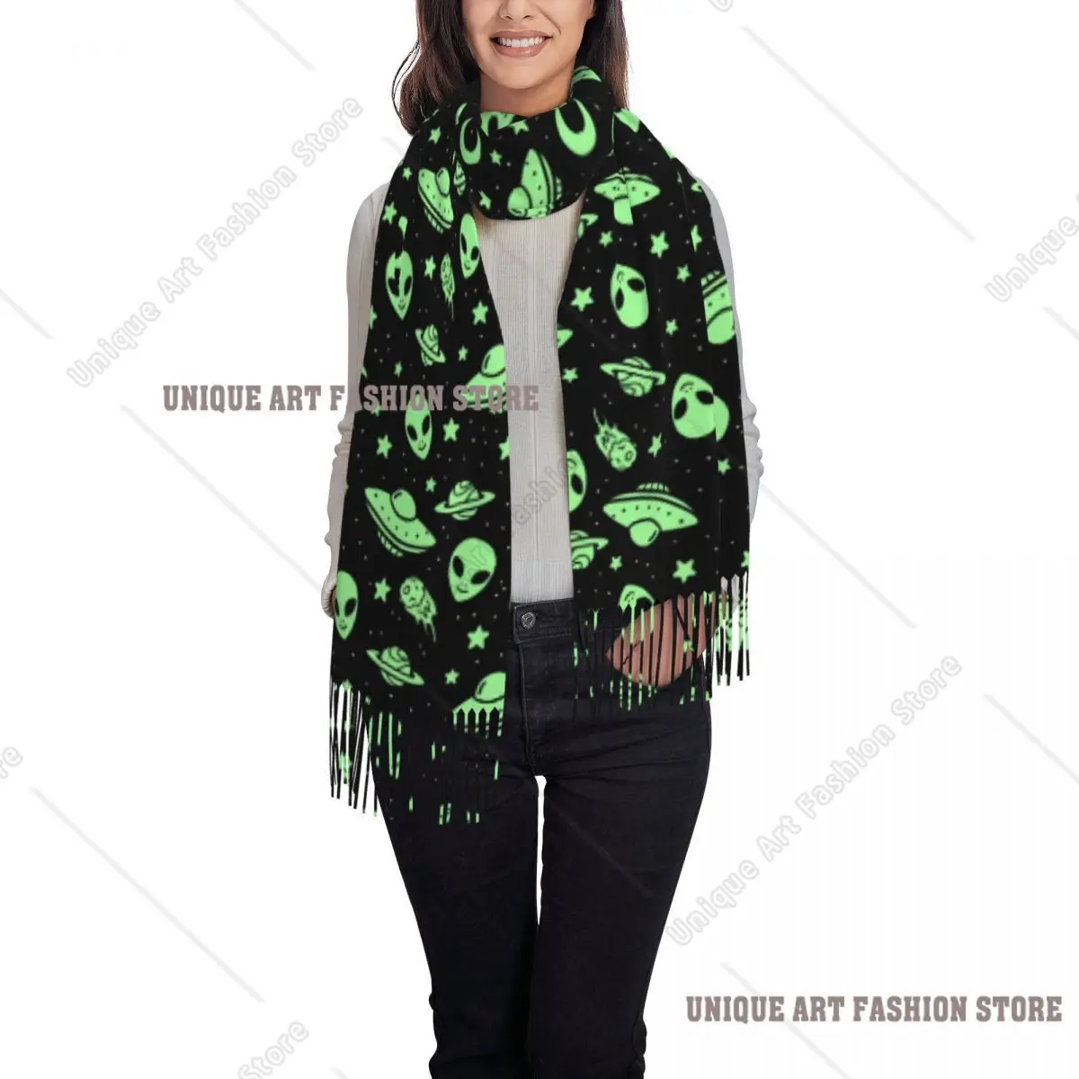 ผ้าพันคอผู้หญิงลายเอเลี่ยนและยานอวกาศ ผ้าพันคอไหมพรมนุ่ม อุ่น สำหรับฤดูใบไม้ร่วงและฤดูหนาว พร้อมพู่ห้อย
